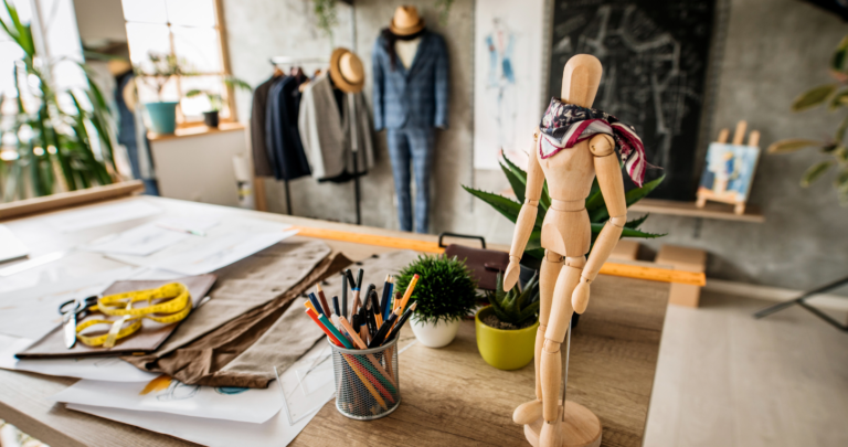 Read more about the article How to Become a Fashion Designer: Essential Steps and Courses